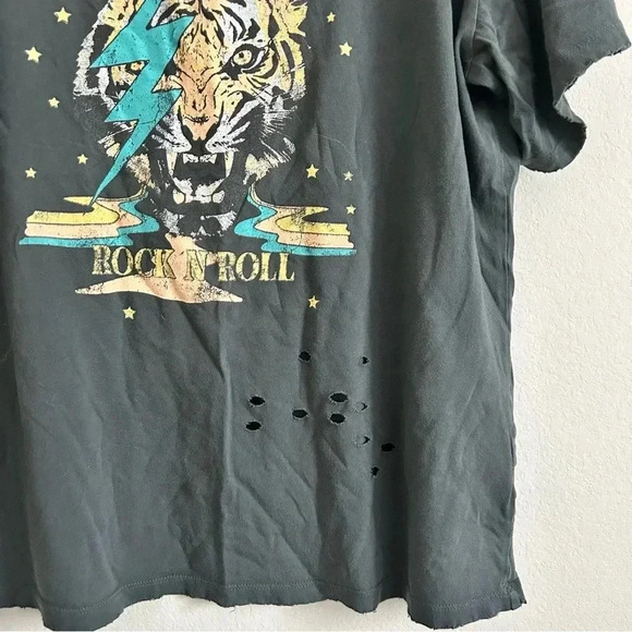 Oversizeded Distressed Graphic Tee size S/M - Picture 2 of 9